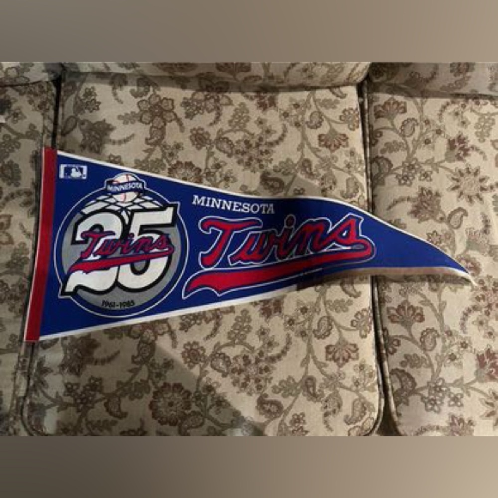 VINTAGE 1985 Minnesota Twins 25th Anniversary Season Full Size Pennant